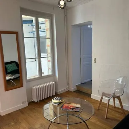 Petite Maison Et Son Jardinet