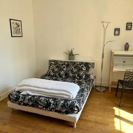 Petite Maison Et Son Jardinet