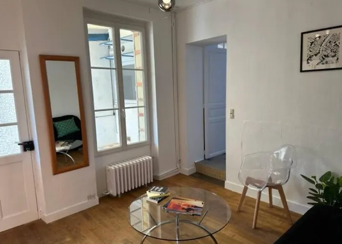 Petite Maison Et Son Jardinet